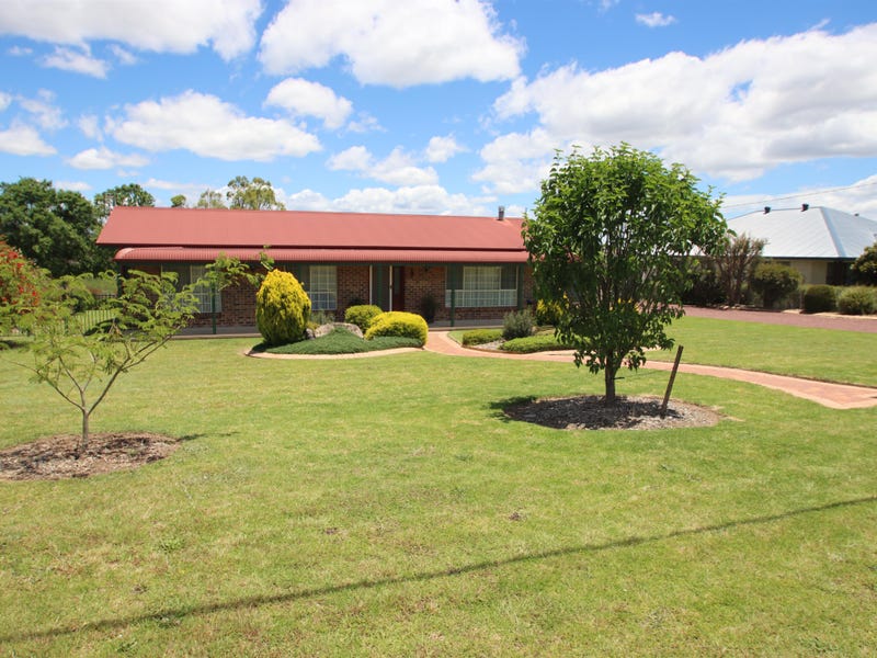 192 East Street, Tenterfield, NSW 2372 Property Details
