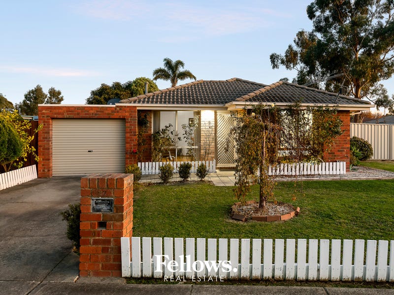 27 Simon Drive, Pakenham, Vic 3810 Property Details