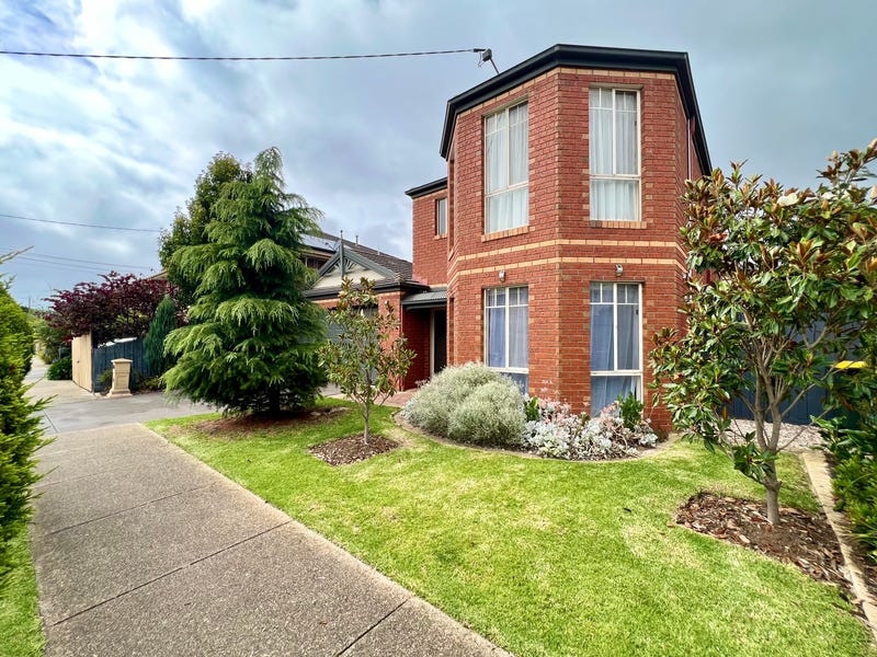 18 Vautier Street, Rippleside, VIC 3215