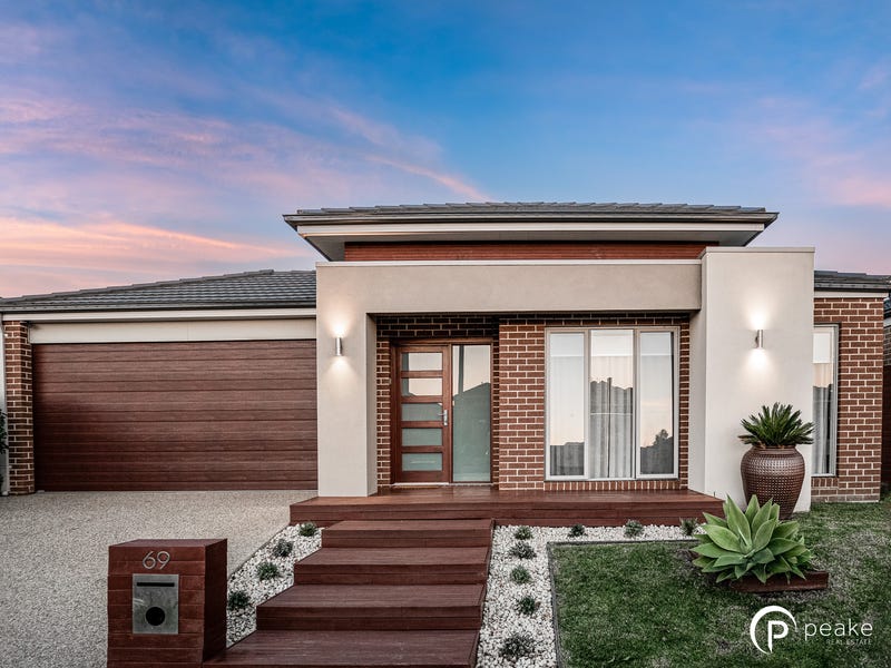 69 Riverstone Boulevard, Clyde North, VIC 3978