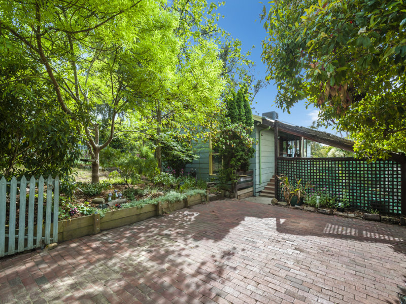 9 Bent Street, Macedon, VIC 3440