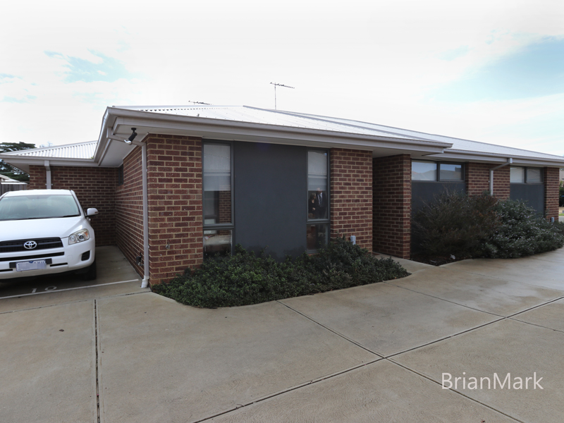 4/181 Riversdale Drive, Tarneit, Vic 3029 Property Details