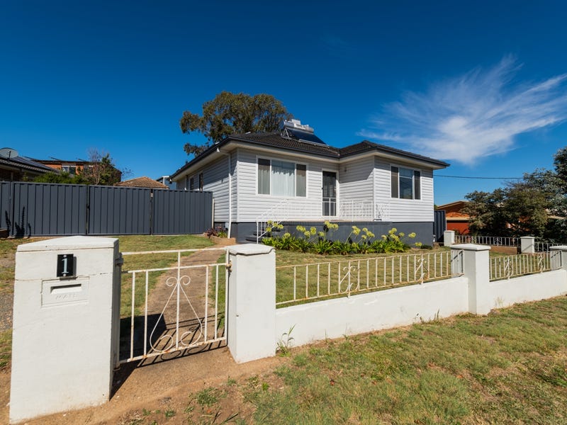 1 Kinkora Place, Crestwood, NSW 2620