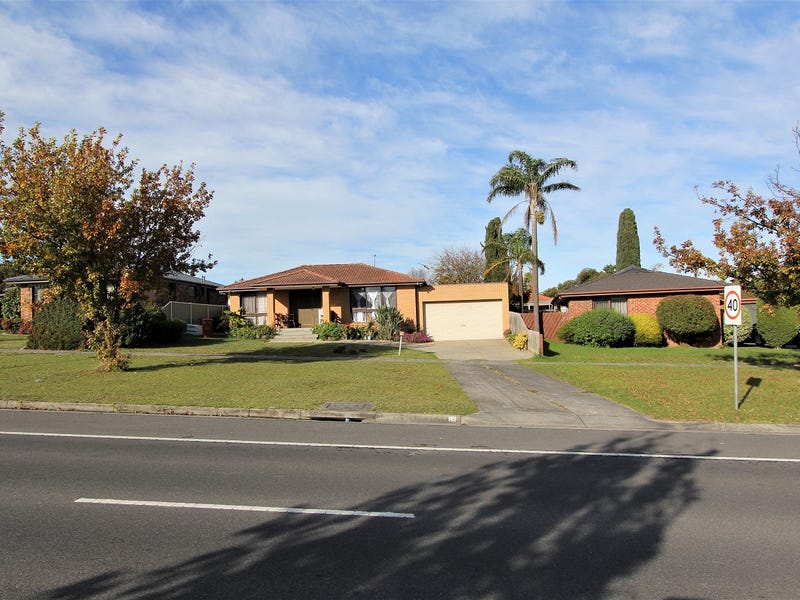 64 Gleneagles Drive, Endeavour Hills, VIC 3802