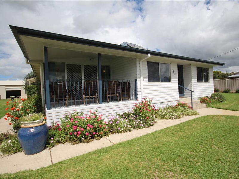 21 Douglas Street, Tenterfield, NSW 2372 Property Details