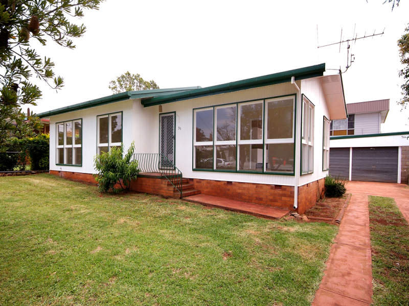 31 Cathro Street, Rockville, QLD 4350