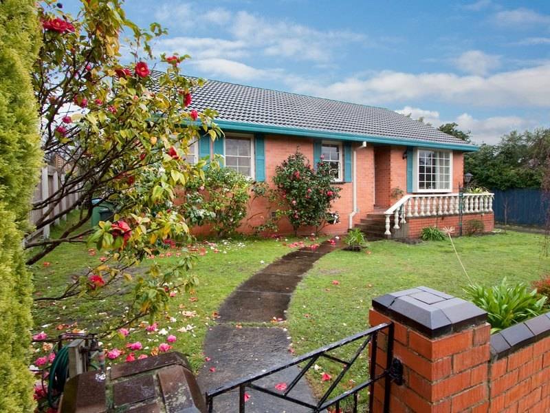 13 Warner Avenue, Mornington, Vic 3931 Property Details