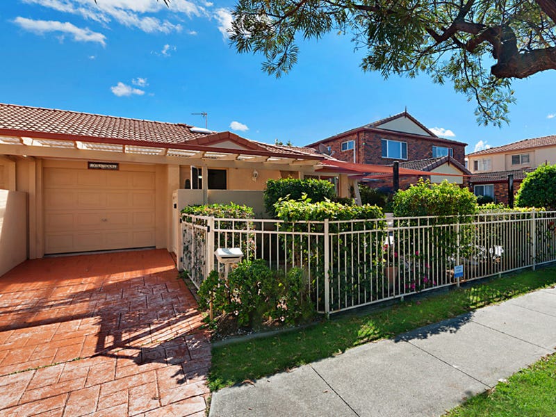 2/6 Rosalind Avenue, Paradise Point, QLD 4216