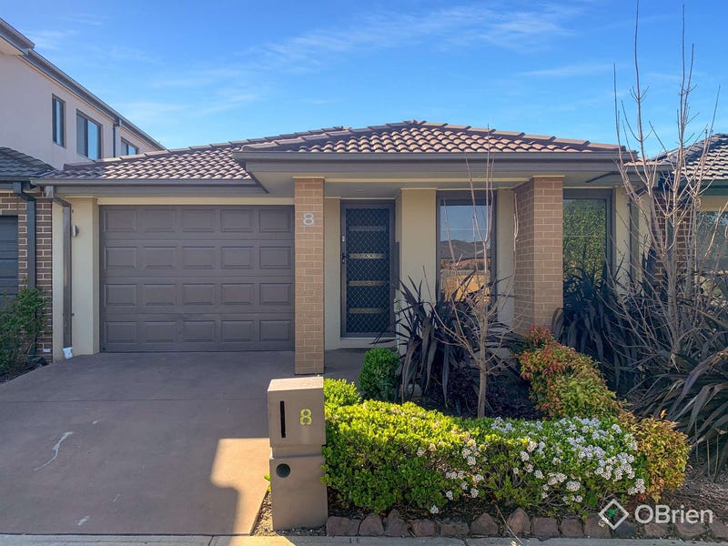 8 Trainers Way, Clyde North, VIC 3978 8 Trainers Way, Clyde North, VIC 3978