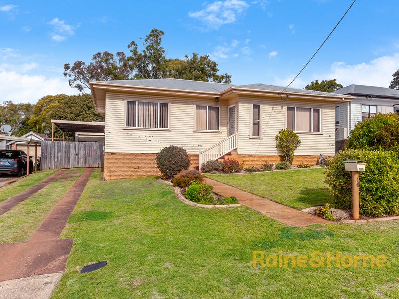 16 Norah Street, Centenary Heights, Qld 4350