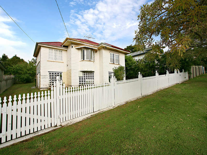 121 Lloyd Street, Camp Hill, Qld 4152