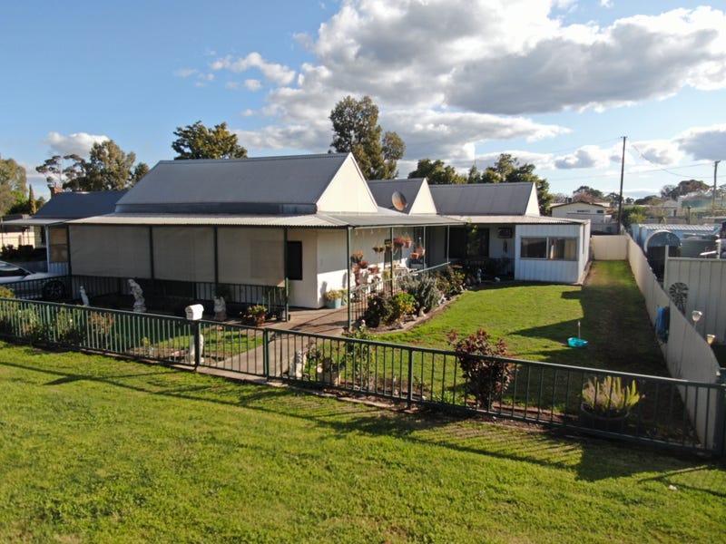 168 Camp Street, Temora, NSW 2666