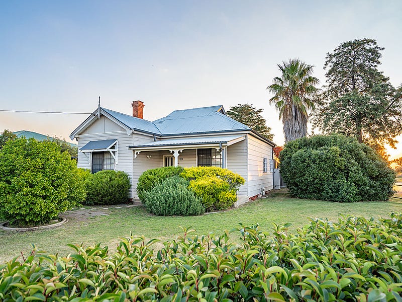 80 Fitzroy Avenue, Cowra, NSW 2794