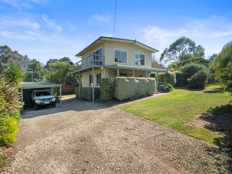 24 Village Way, Macs Cove, Vic 3723