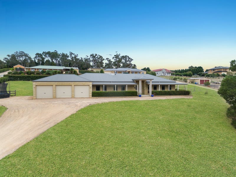 40 McDonald Drive, Wandong, Vic 3758 Property Details