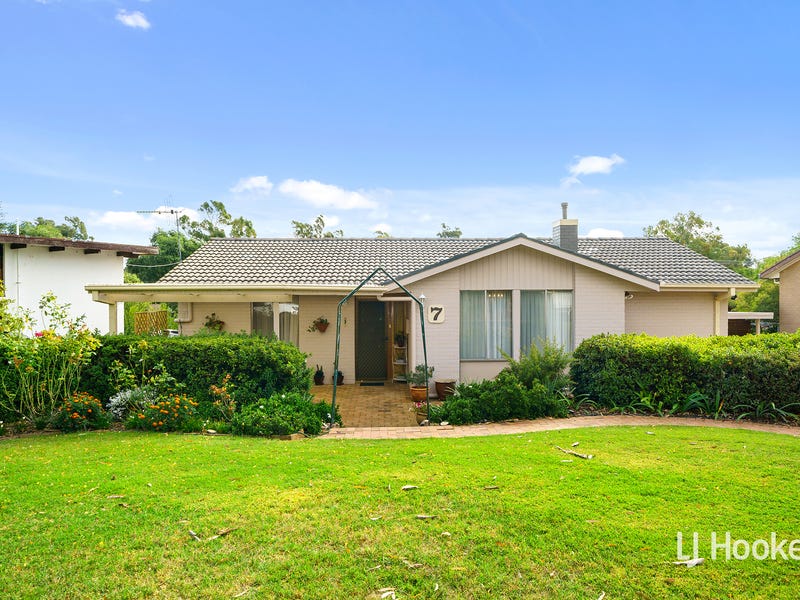 7 Holyman Street, Scullin, ACT 2614 Property Details