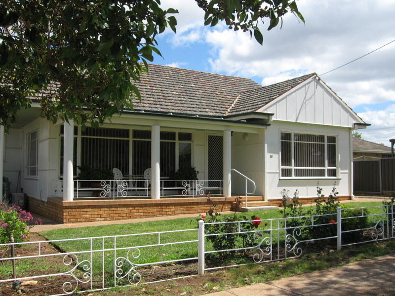 28 Armstrong Street, Parkes, NSW 2870 Property Details