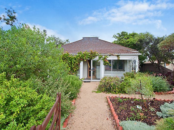 16 Berry Avenue, Edithvale, VIC 3196