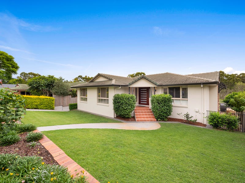 18 Amersham Crescent, Carindale, Qld 4152 Property Details