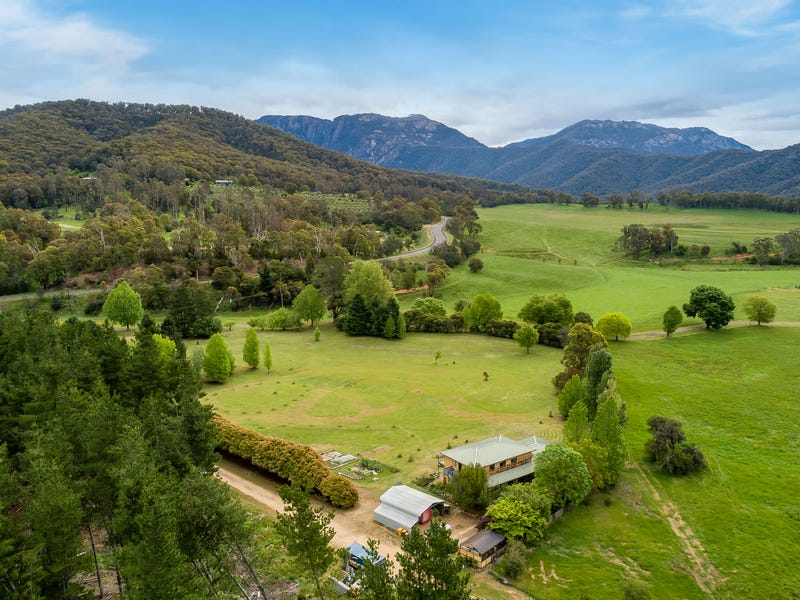 218 Mount Buffalo Road, Porepunkah, VIC 3740
