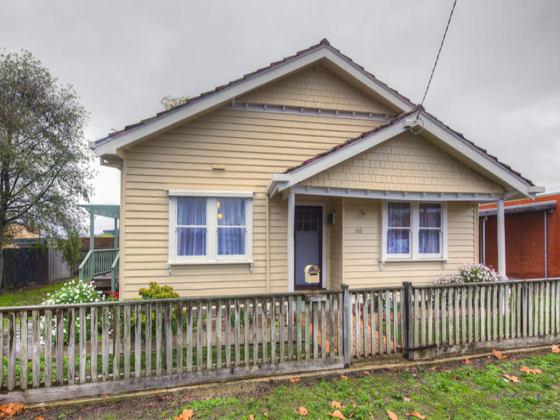 100 Dowling Street, Lake Wendouree, VIC 3350