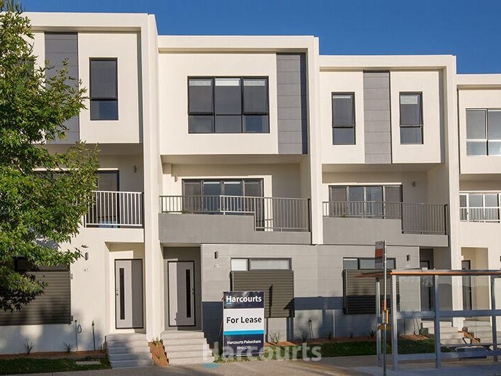 43 Lakeside Boulevard, Pakenham, VIC 3810