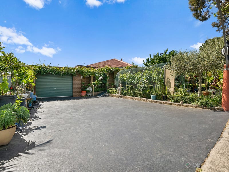 15 Pemberton Drive, Narre Warren, VIC 3805