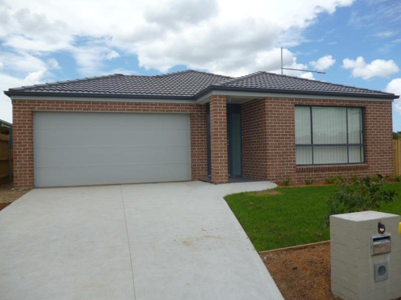 35 Ingleburn Gardens Drive, Bardia, NSW 2565