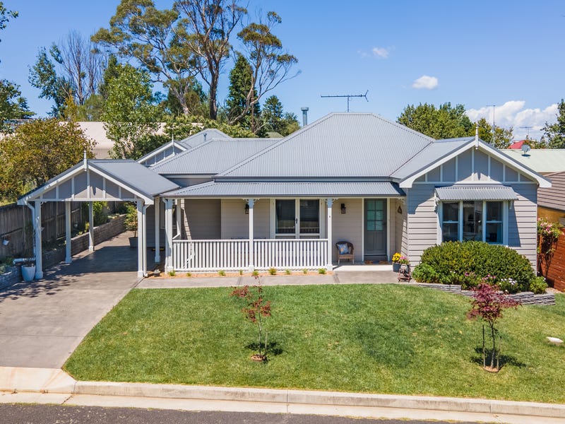 6 Bradley Avenue, Blackheath, NSW 2785 Property Details