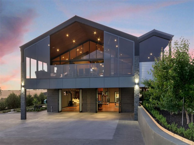 10 Glenora Place, Batesford, Vic 3213 Property Details