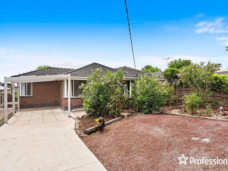 16 Chirnside Drive, Chirnside Park, VIC