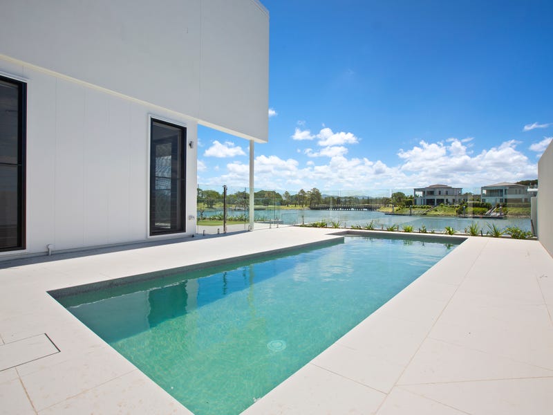 8805 The Point Circuit, Hope Island, QLD 4212
