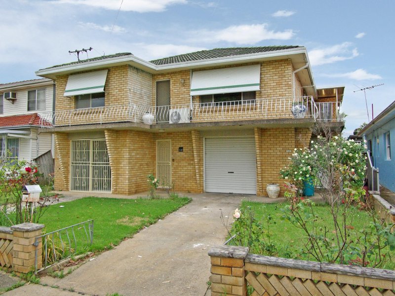 21 Bradshaw Avenue, Moorebank, NSW 2170