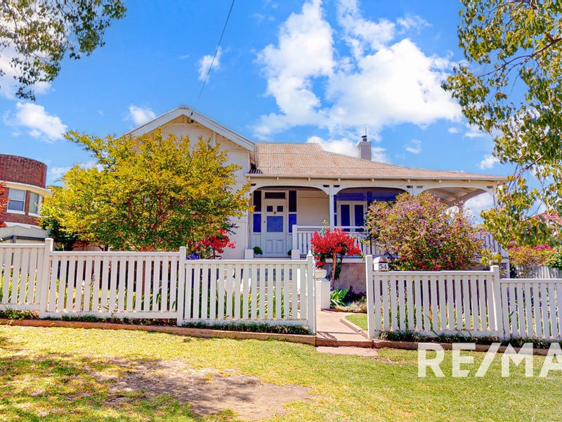 54 Commins Street, Junee, NSW 2663 House for Sale