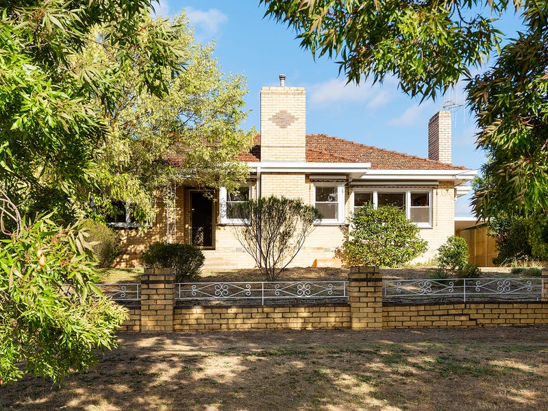 77 Farnsworth Street, Castlemaine, Vic 3450 Property Details