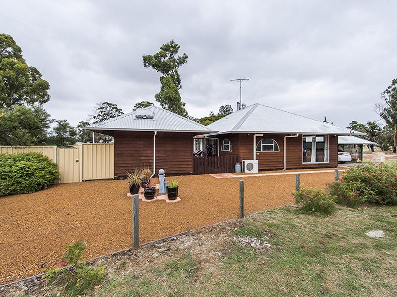 13 Mcdowell Street, Yarloop, WA 6218