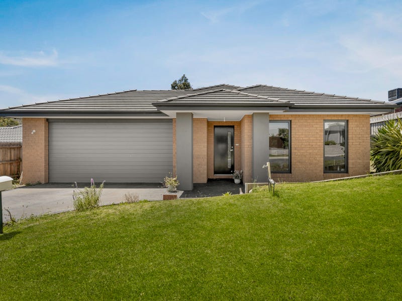 119 Manna Gum Drive, Pakenham, VIC 3810 - realestate.com.au