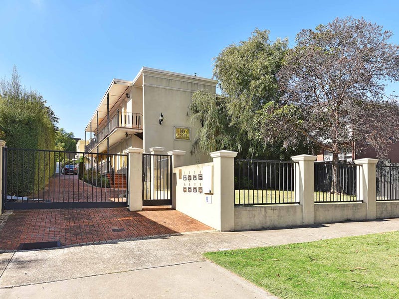 4/10 Violet Street, Essendon, VIC 3040