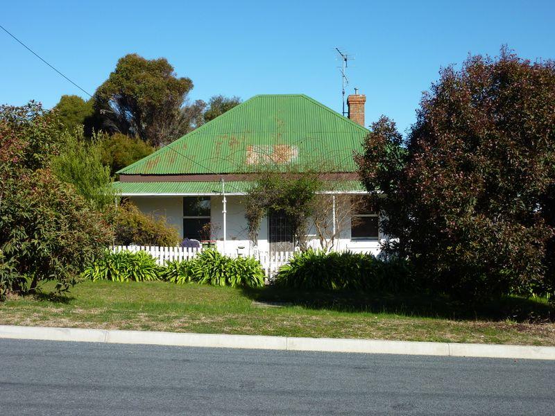 32 Mellish Street, Beechworth, Vic 3747 Property Details