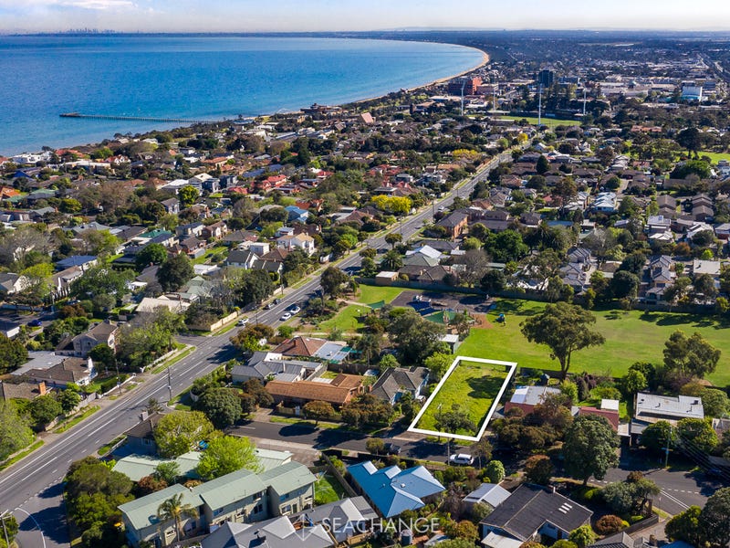 4 Woodlands Grove, Frankston, VIC 3199