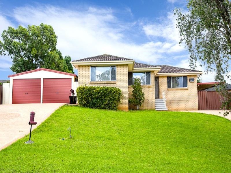 21 Salamaua Place, Glenfield, NSW 2167 Property Details