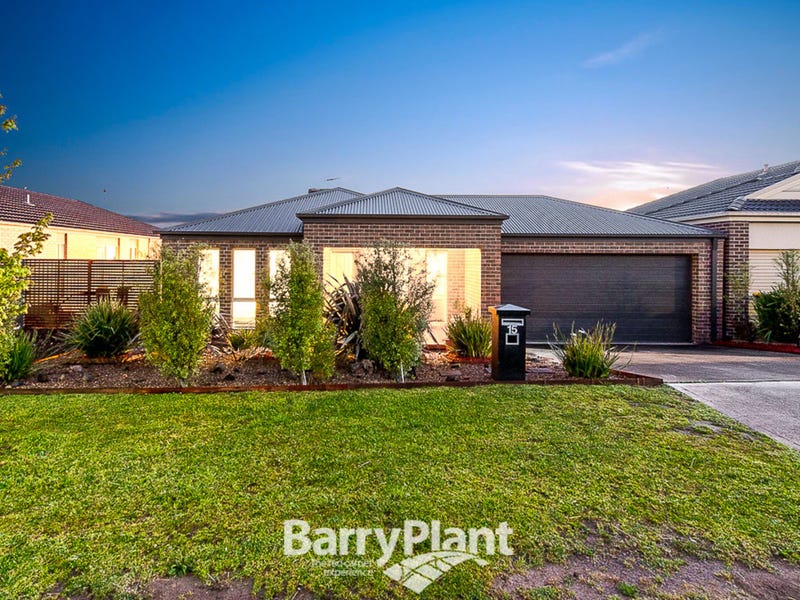 15 Victoria Place, Pakenham, VIC 3810