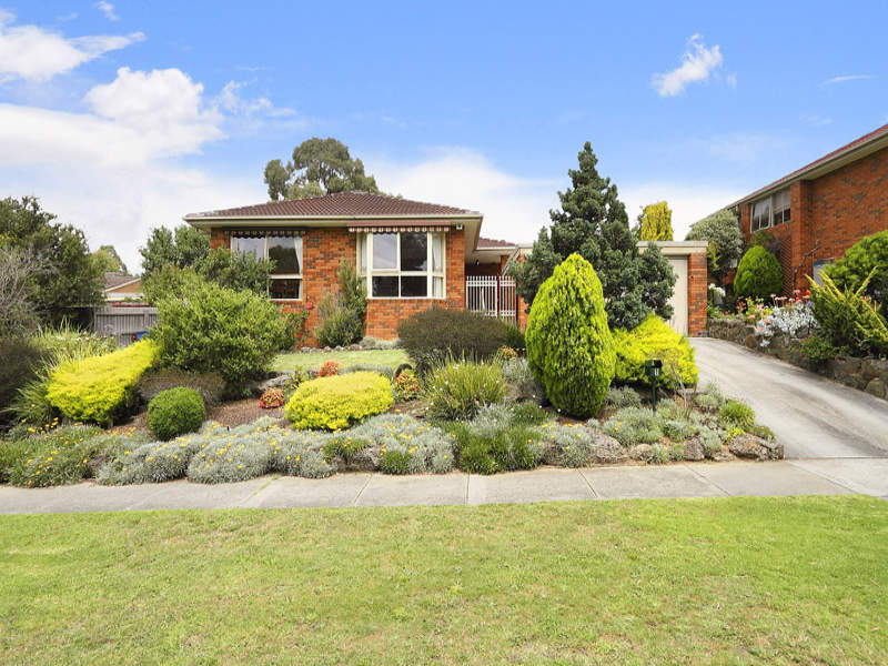 1 Chalcot Drive, Endeavour Hills, VIC 3802