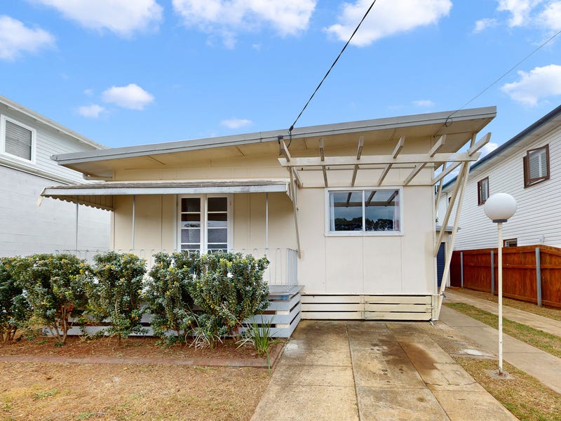 8 Bramble Street, Woody Point, QLD 4019