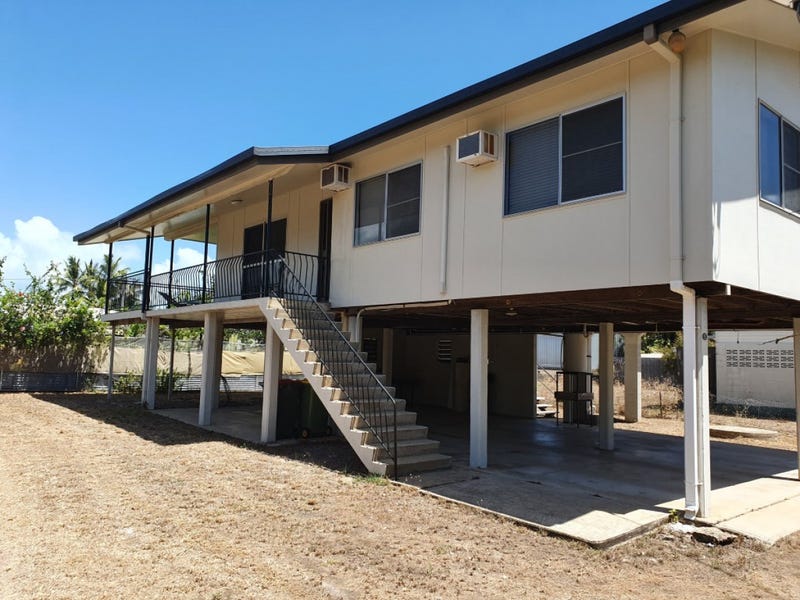 5 Dolphin Cres, Taylors Beach, QLD 4850