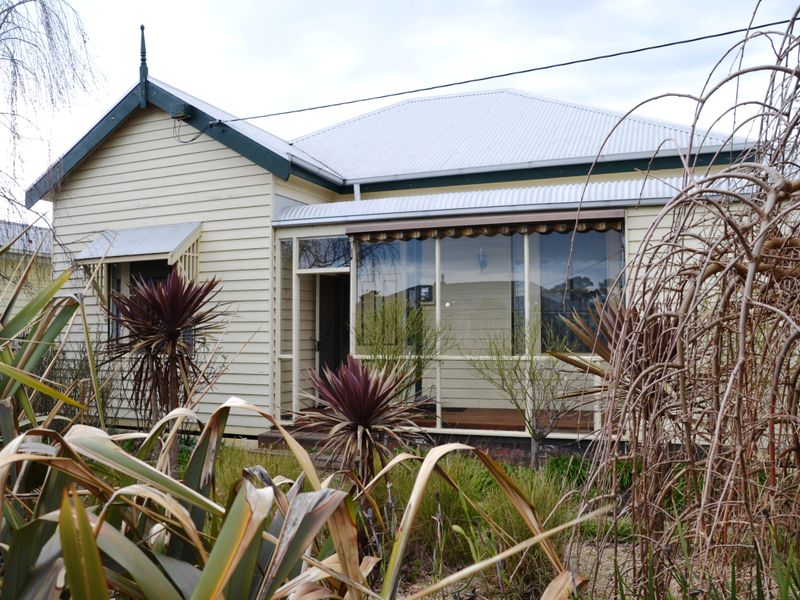 34 Roberts Street, Hamilton, Vic 3300 Property Details