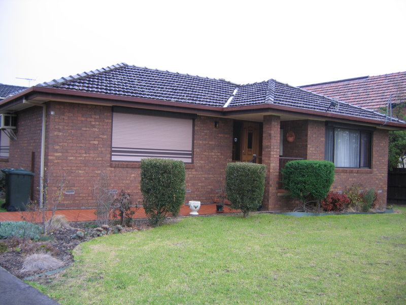 1 18 Burton Avenue Clayton VIC 3168 realestate .au