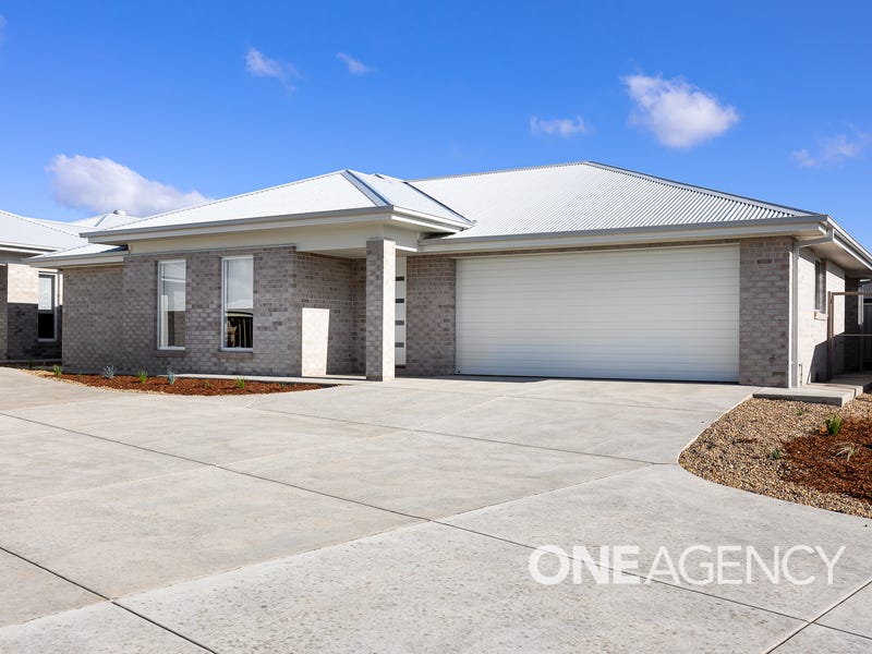 1/12 MITTA MITTA PLACE, Gobbagombalin, NSW 2650 Property Details