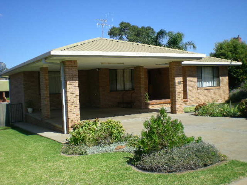 63 Orange Street, Parkes, NSW 2870