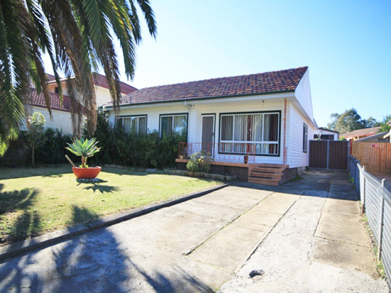 33 Hurlstone Avenue, Glenfield, NSW 2167 Property Details